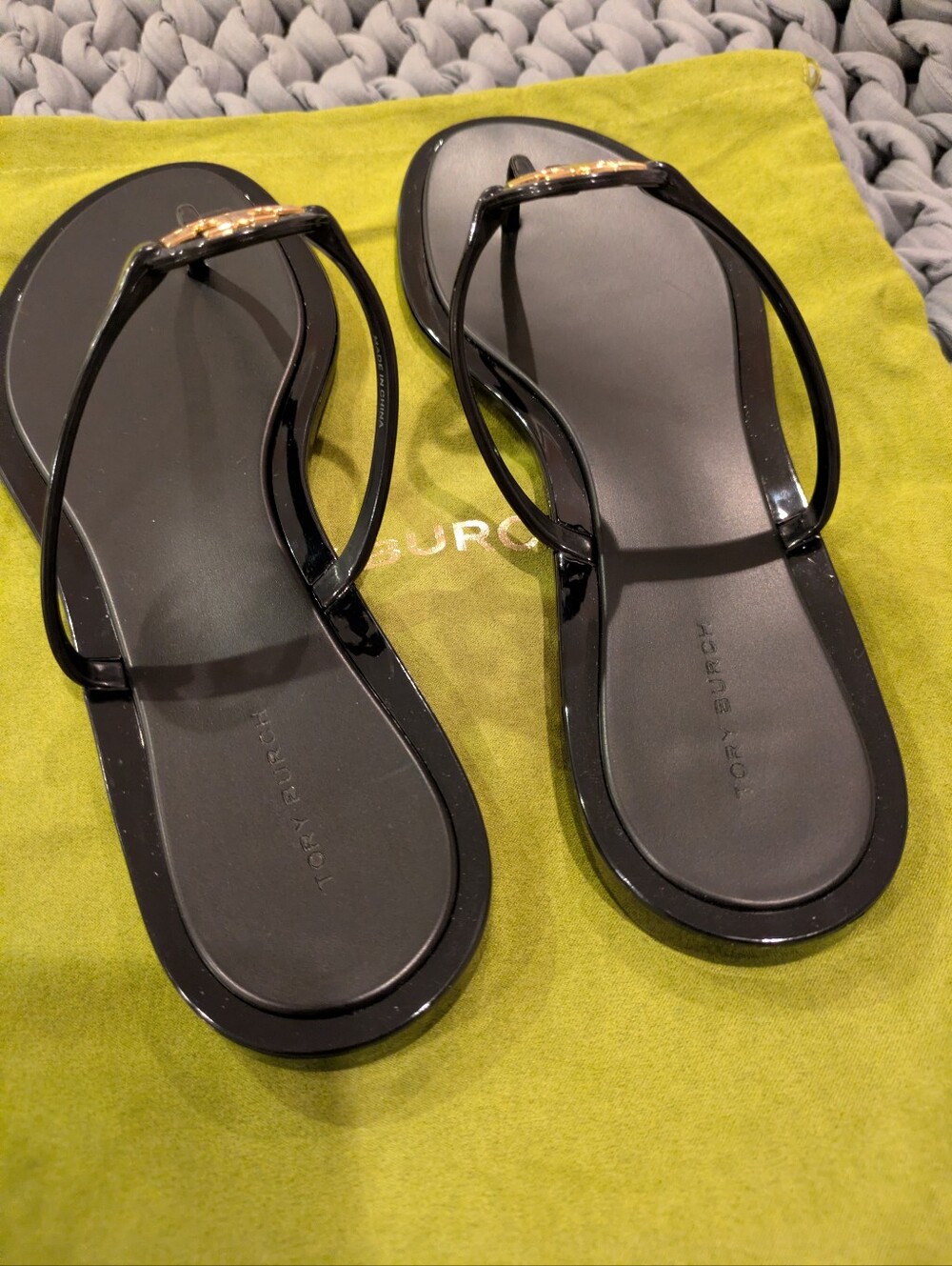 Tory Burch Black Jelly Thong Sandals Mini Miller Logo Size 9 - Picture 7 of 13
